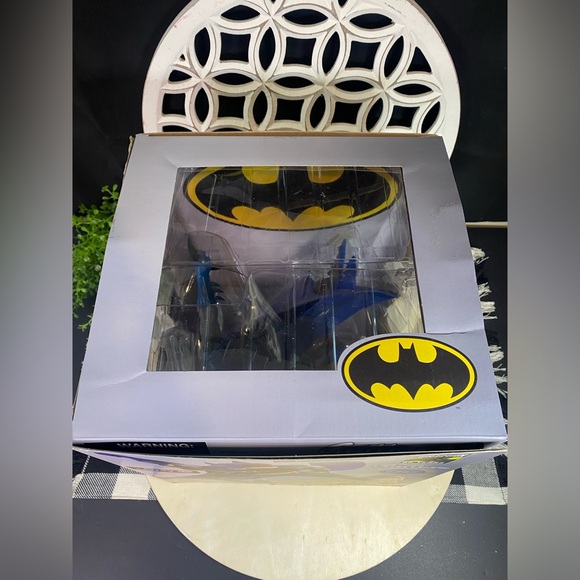 DC Gallery Diamond Select: Classic
Batman 80 Years Diorama - Gamestop Exclusive - Picture 6 of 12